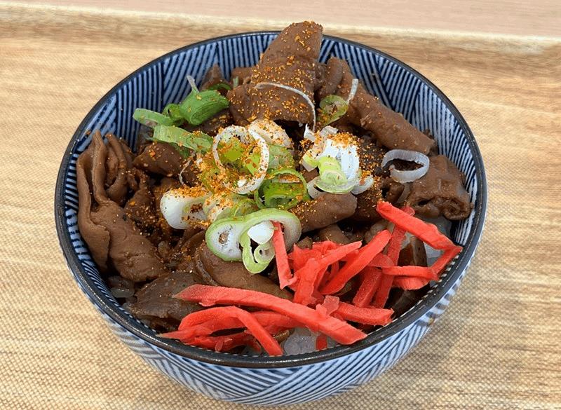 常滑競艇場の名物グルメ「どて丼」